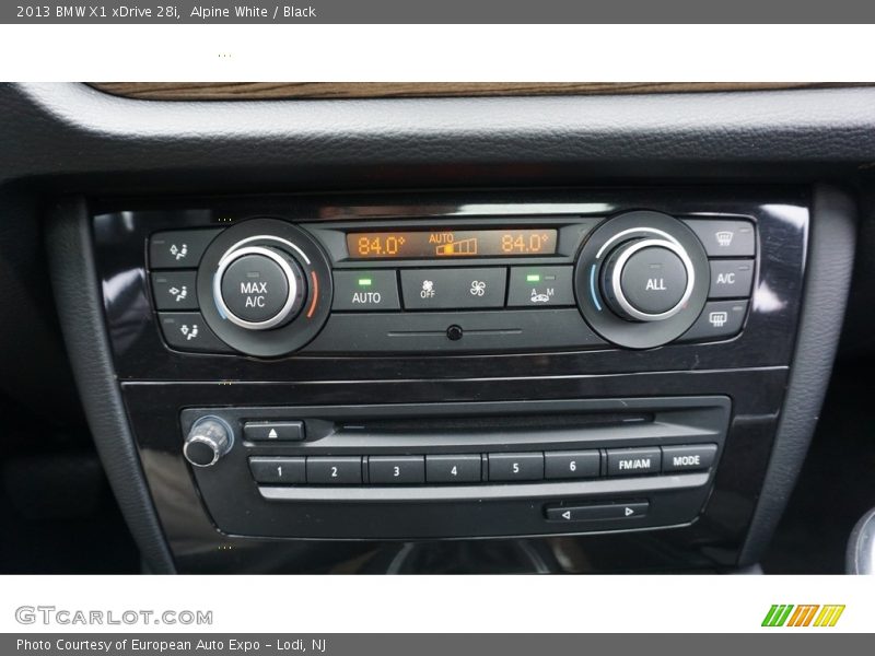 Alpine White / Black 2013 BMW X1 xDrive 28i