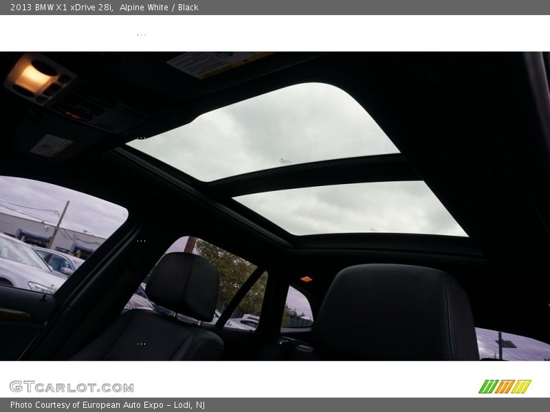 Alpine White / Black 2013 BMW X1 xDrive 28i