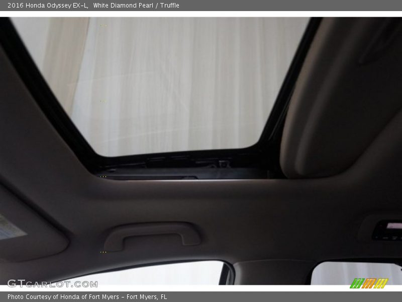 White Diamond Pearl / Truffle 2016 Honda Odyssey EX-L