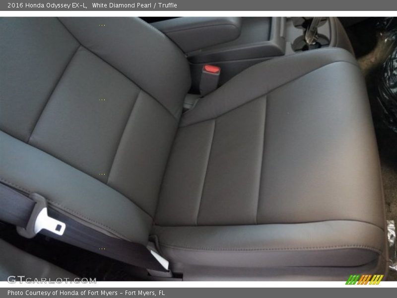 White Diamond Pearl / Truffle 2016 Honda Odyssey EX-L