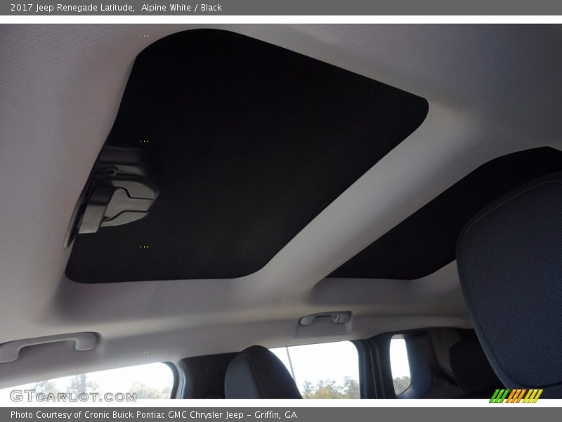 Alpine White / Black 2017 Jeep Renegade Latitude