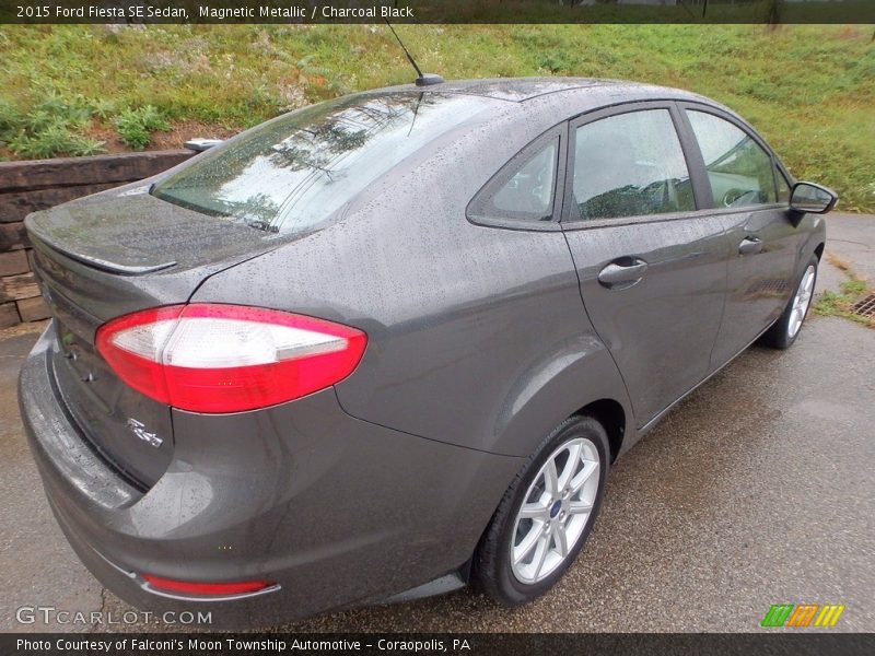 Magnetic Metallic / Charcoal Black 2015 Ford Fiesta SE Sedan