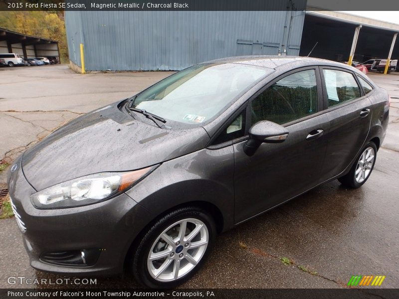 Magnetic Metallic / Charcoal Black 2015 Ford Fiesta SE Sedan