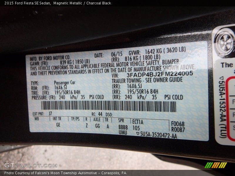 Magnetic Metallic / Charcoal Black 2015 Ford Fiesta SE Sedan