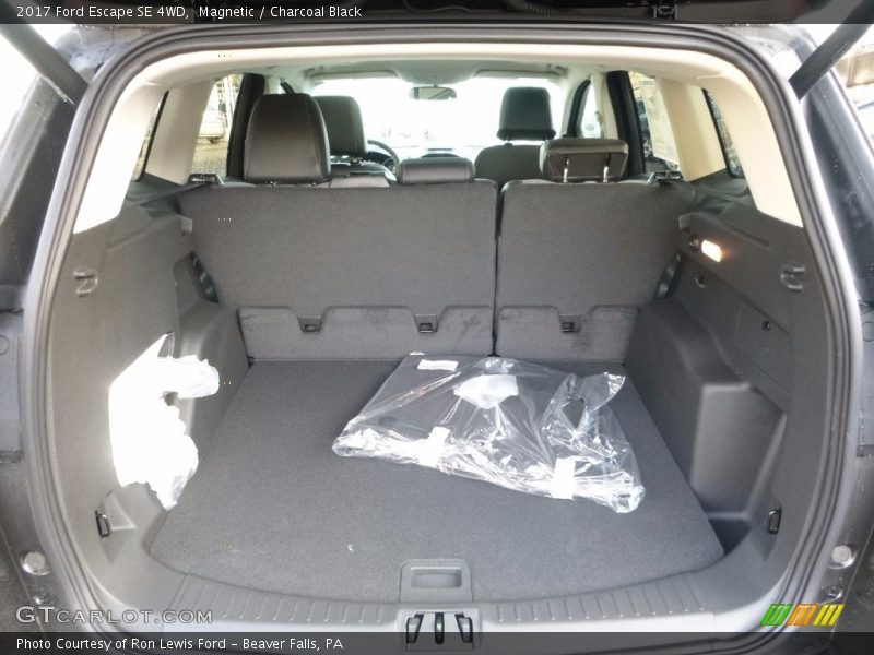 Magnetic / Charcoal Black 2017 Ford Escape SE 4WD