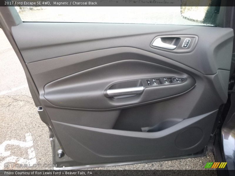 Magnetic / Charcoal Black 2017 Ford Escape SE 4WD
