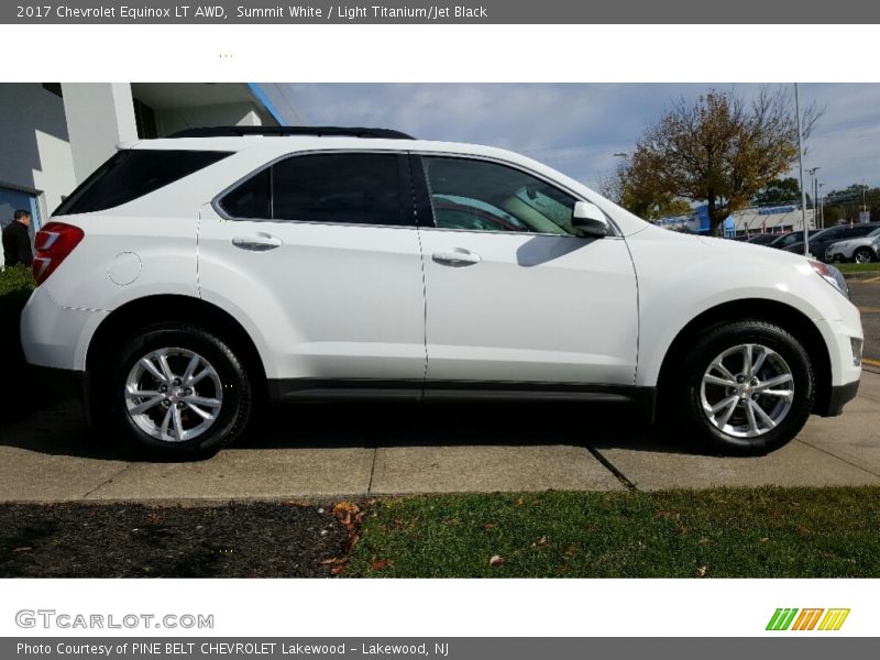 Summit White / Light Titanium/Jet Black 2017 Chevrolet Equinox LT AWD