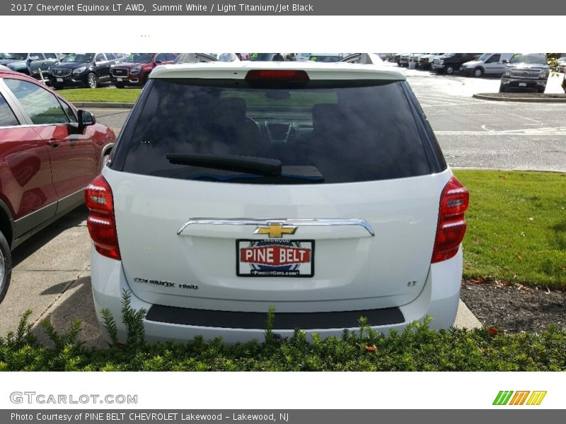 Summit White / Light Titanium/Jet Black 2017 Chevrolet Equinox LT AWD