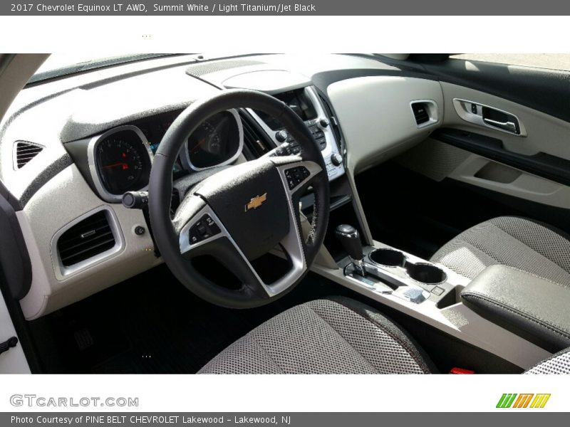 Summit White / Light Titanium/Jet Black 2017 Chevrolet Equinox LT AWD