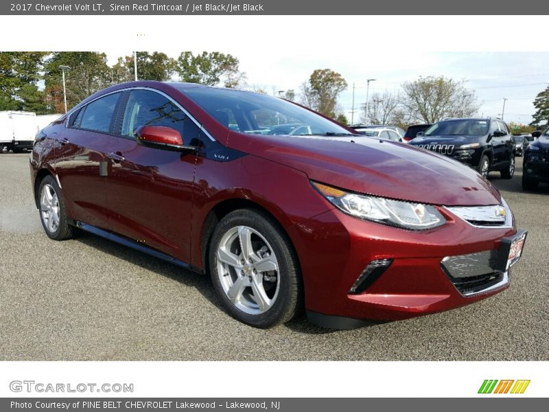 Front 3/4 View of 2017 Volt LT