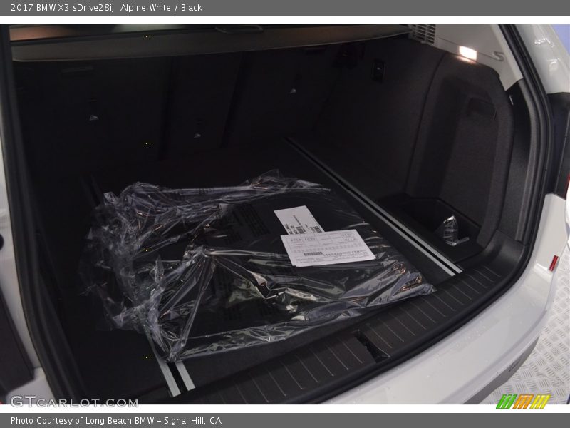 Alpine White / Black 2017 BMW X3 sDrive28i
