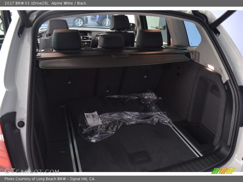 Alpine White / Black 2017 BMW X3 sDrive28i