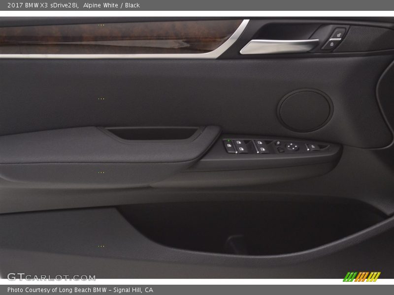 Alpine White / Black 2017 BMW X3 sDrive28i