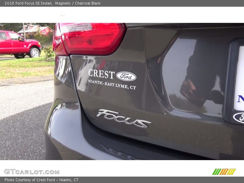 Magnetic / Charcoal Black 2016 Ford Focus SE Sedan