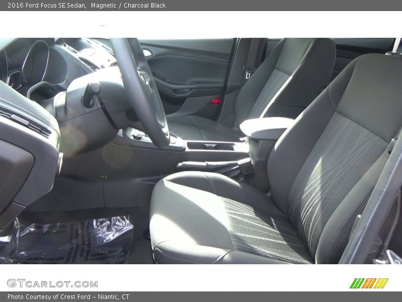 Magnetic / Charcoal Black 2016 Ford Focus SE Sedan