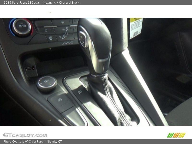Magnetic / Charcoal Black 2016 Ford Focus SE Sedan