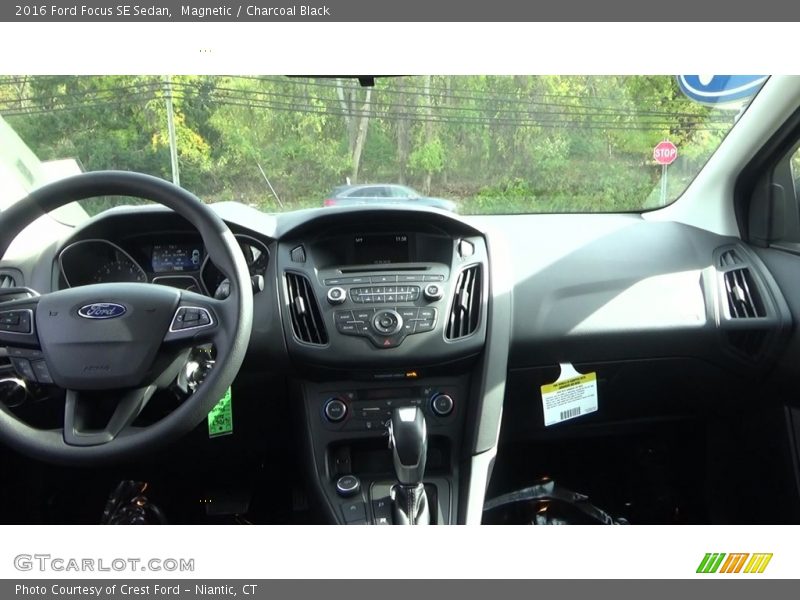 Magnetic / Charcoal Black 2016 Ford Focus SE Sedan