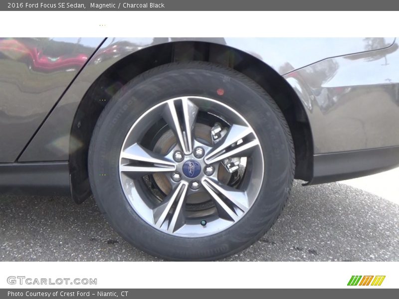Magnetic / Charcoal Black 2016 Ford Focus SE Sedan