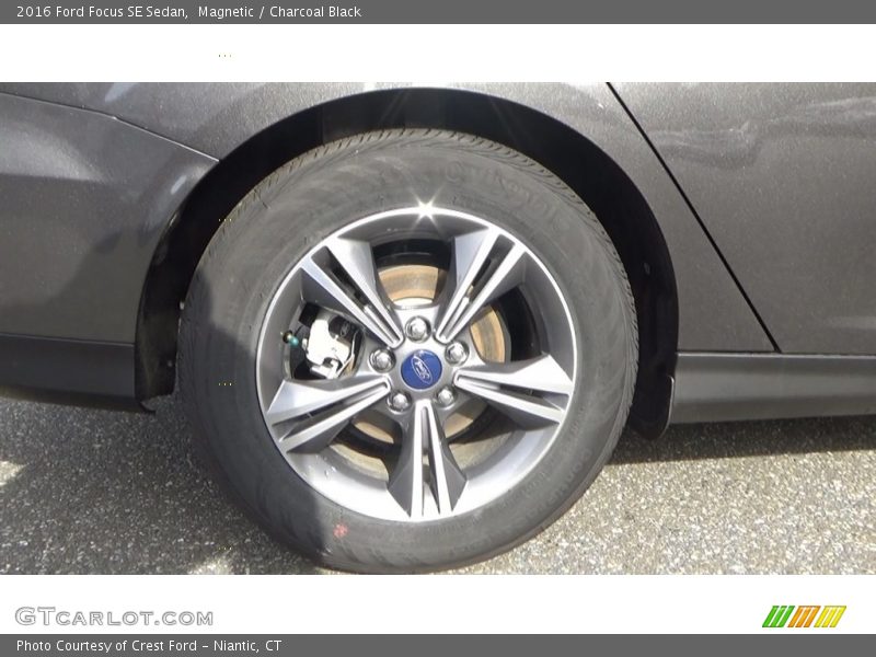 Magnetic / Charcoal Black 2016 Ford Focus SE Sedan