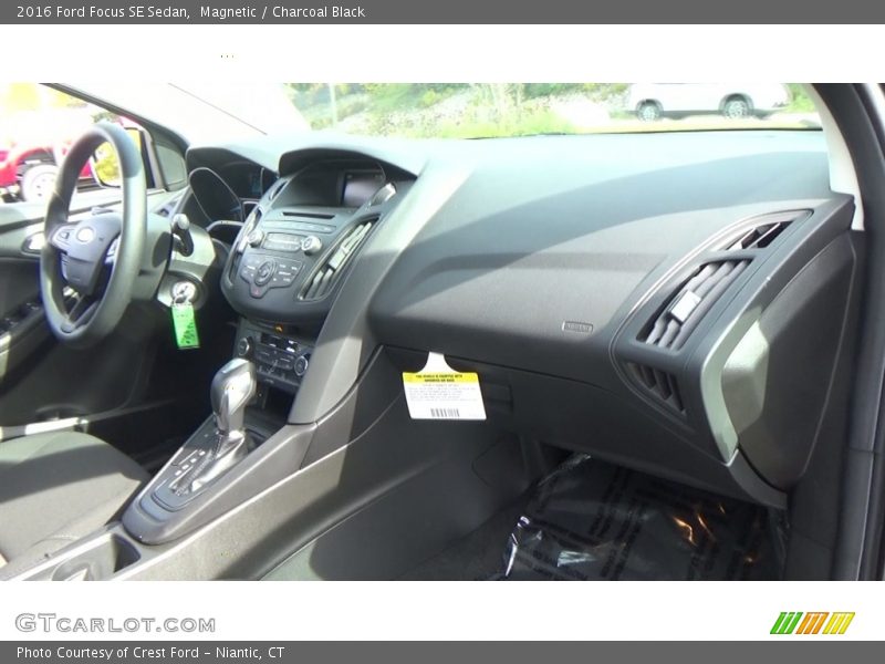 Magnetic / Charcoal Black 2016 Ford Focus SE Sedan