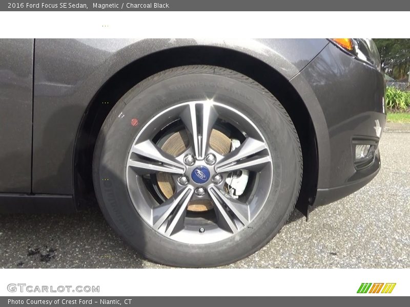 Magnetic / Charcoal Black 2016 Ford Focus SE Sedan