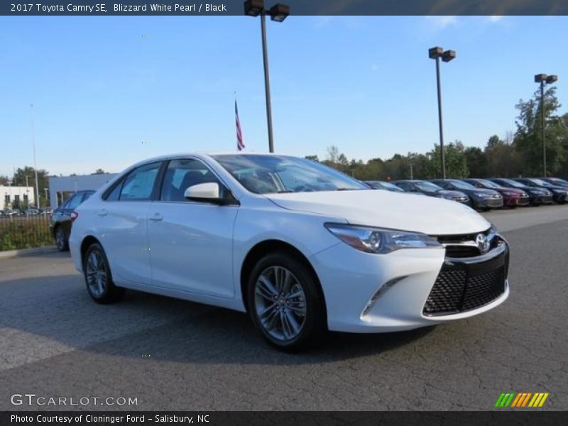 Blizzard White Pearl / Black 2017 Toyota Camry SE