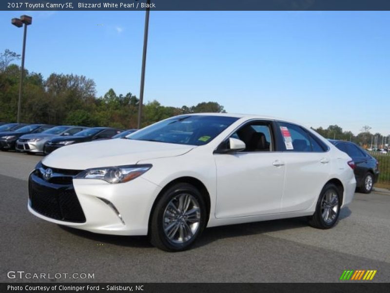 Blizzard White Pearl / Black 2017 Toyota Camry SE