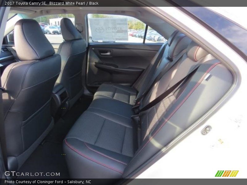 Blizzard White Pearl / Black 2017 Toyota Camry SE