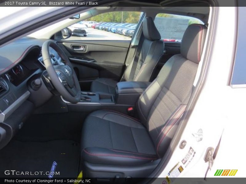 Blizzard White Pearl / Black 2017 Toyota Camry SE