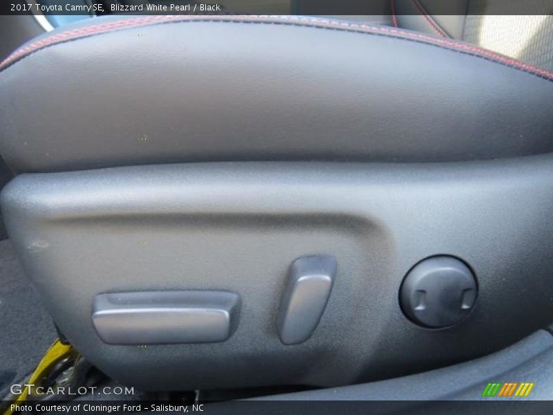 Blizzard White Pearl / Black 2017 Toyota Camry SE