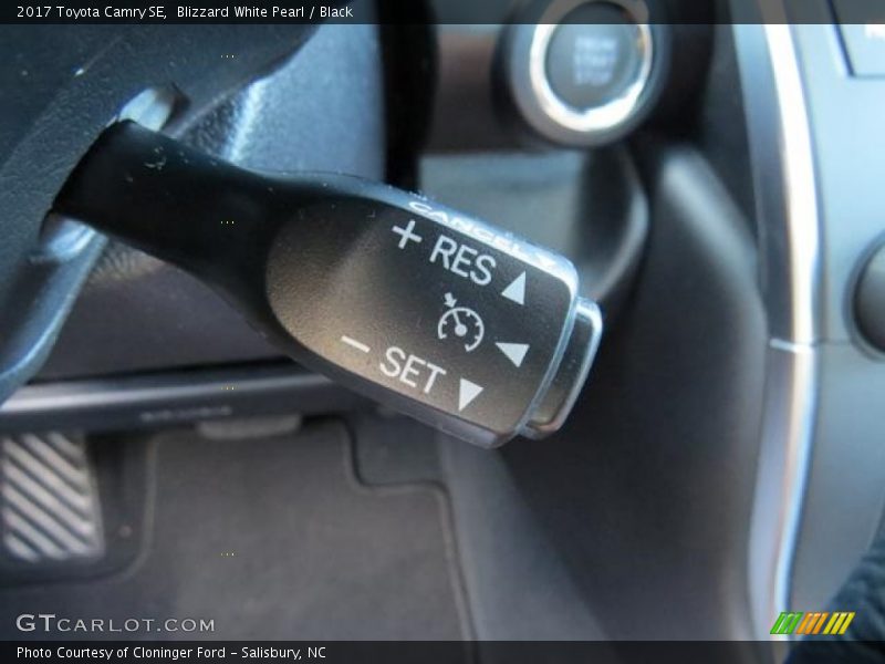 Blizzard White Pearl / Black 2017 Toyota Camry SE