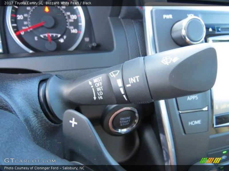 Blizzard White Pearl / Black 2017 Toyota Camry SE