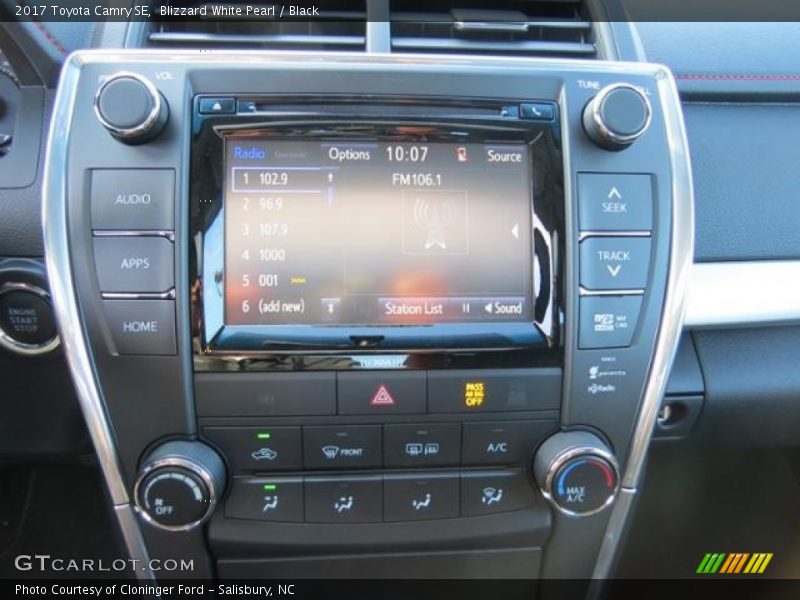 Blizzard White Pearl / Black 2017 Toyota Camry SE