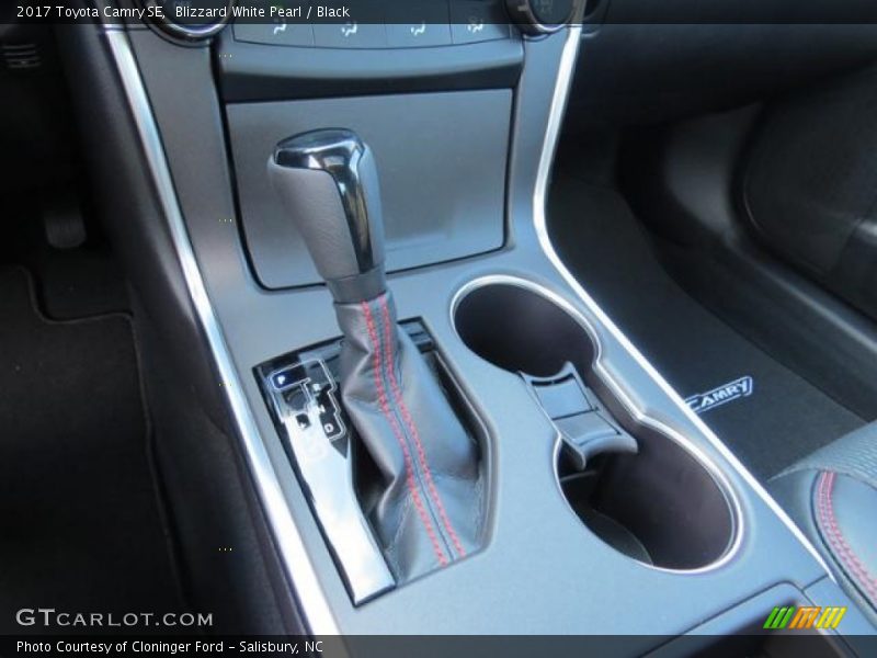 Blizzard White Pearl / Black 2017 Toyota Camry SE