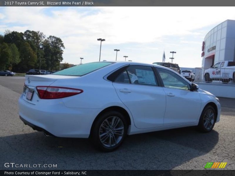 Blizzard White Pearl / Black 2017 Toyota Camry SE
