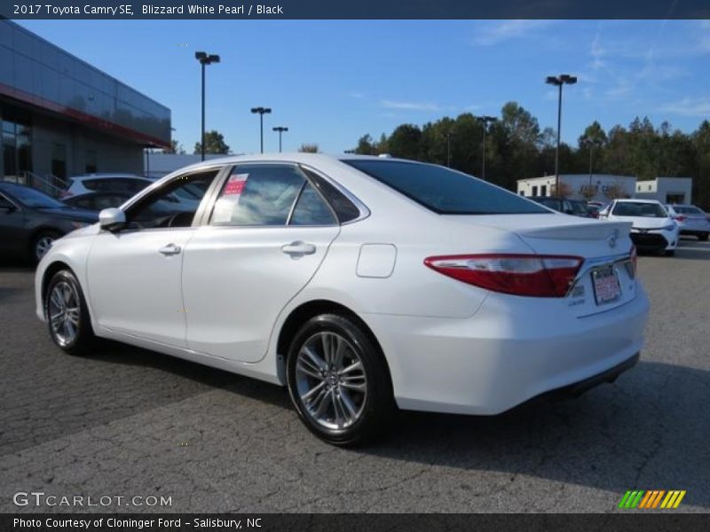 Blizzard White Pearl / Black 2017 Toyota Camry SE