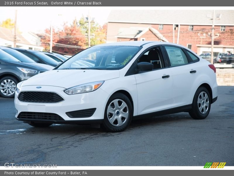Oxford White / Charcoal Black 2016 Ford Focus S Sedan