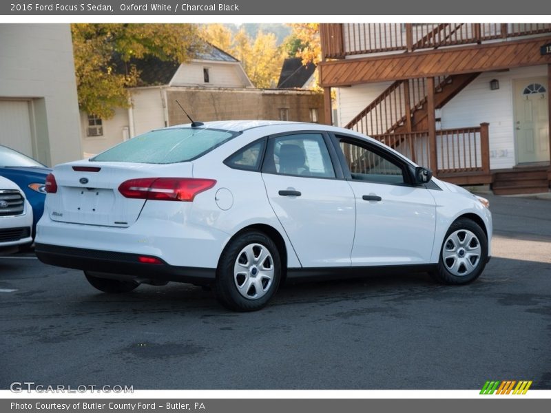 Oxford White / Charcoal Black 2016 Ford Focus S Sedan