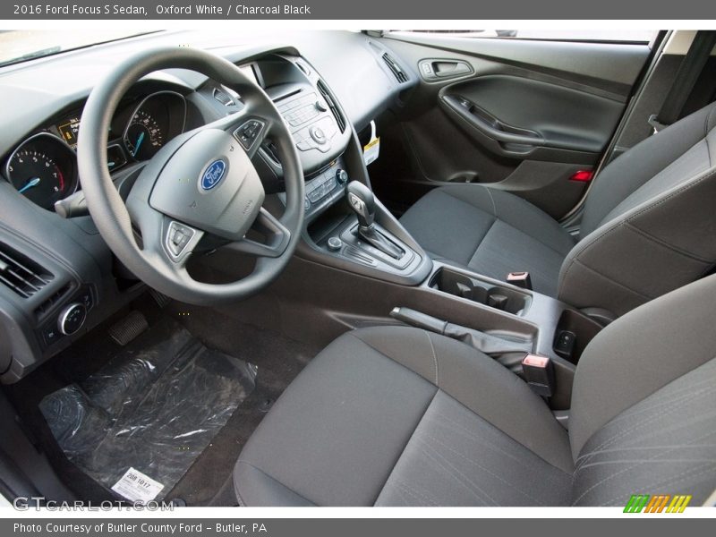 Oxford White / Charcoal Black 2016 Ford Focus S Sedan