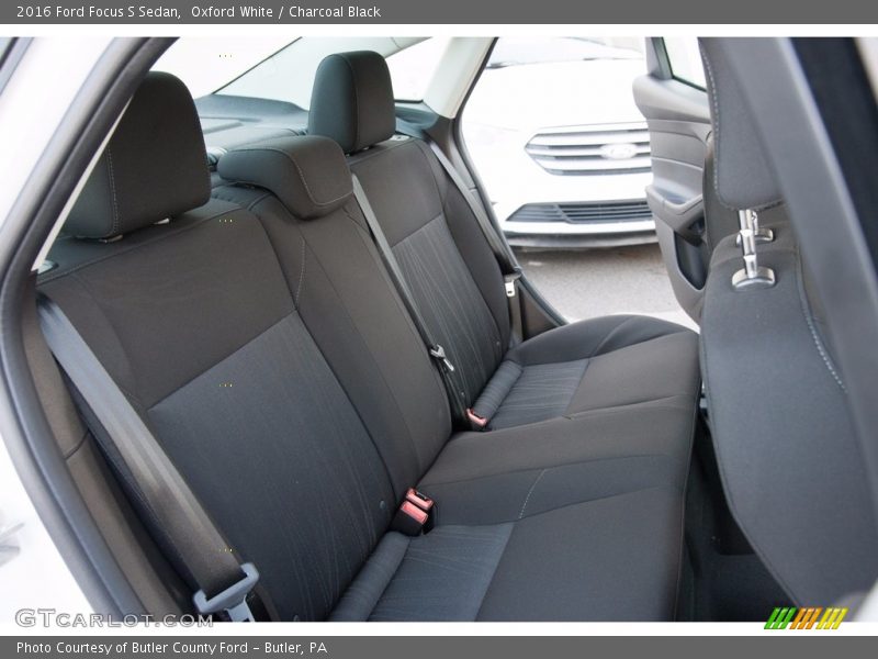 Oxford White / Charcoal Black 2016 Ford Focus S Sedan