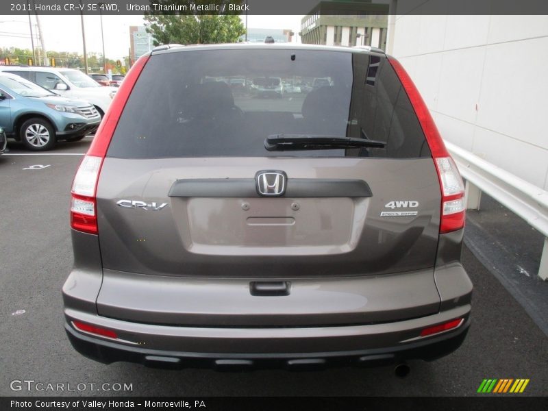 Urban Titanium Metallic / Black 2011 Honda CR-V SE 4WD