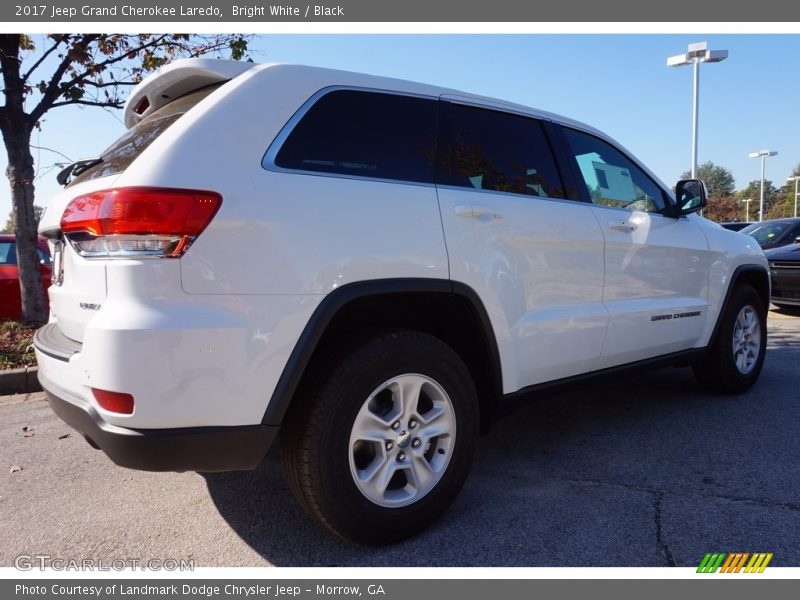 Bright White / Black 2017 Jeep Grand Cherokee Laredo