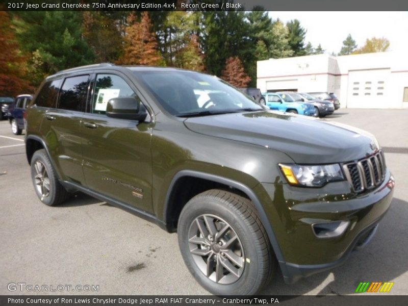 Front 3/4 View of 2017 Grand Cherokee 75th Annivesary Edition 4x4