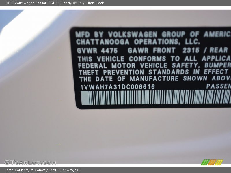 Candy White / Titan Black 2013 Volkswagen Passat 2.5L S