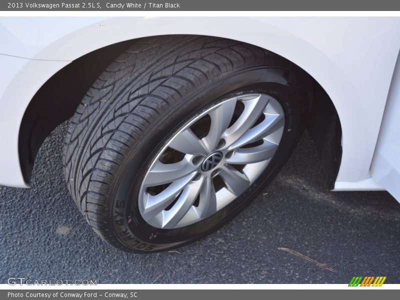 Candy White / Titan Black 2013 Volkswagen Passat 2.5L S