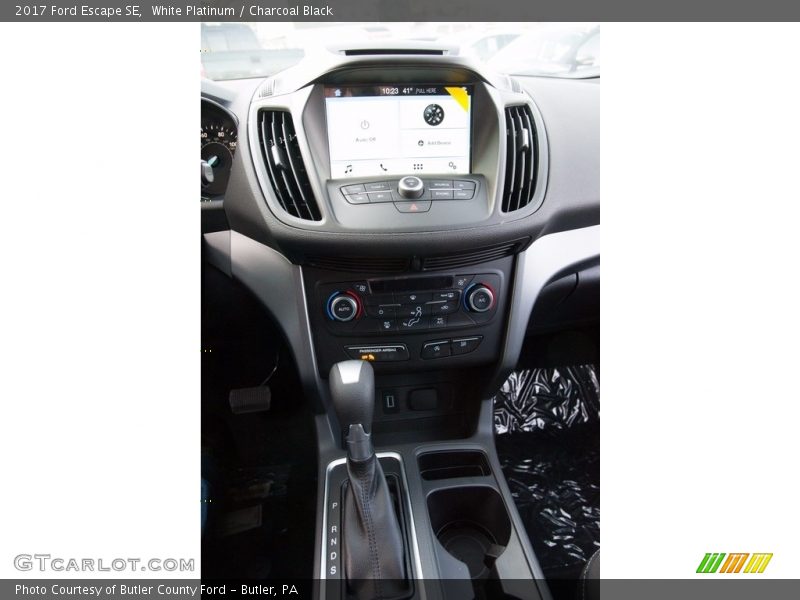 White Platinum / Charcoal Black 2017 Ford Escape SE