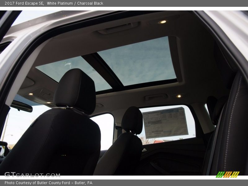 White Platinum / Charcoal Black 2017 Ford Escape SE