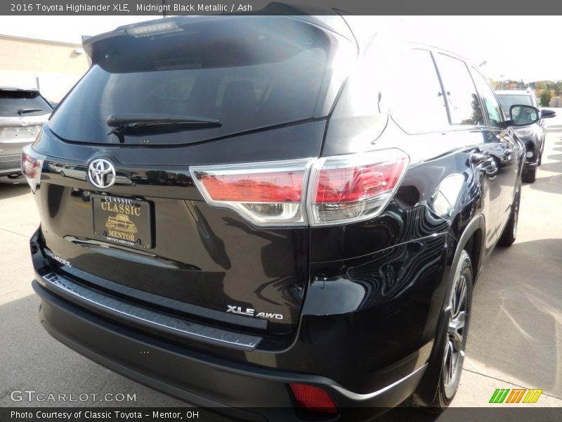 Midnight Black Metallic / Ash 2016 Toyota Highlander XLE
