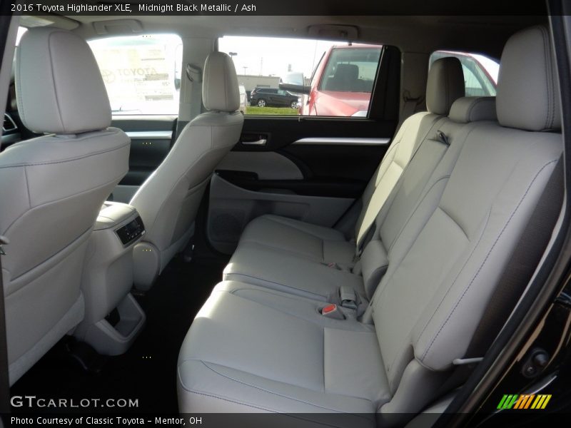 Midnight Black Metallic / Ash 2016 Toyota Highlander XLE