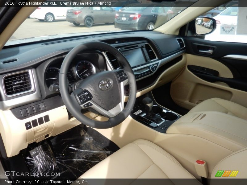 Creme Brulee Mica / Almond 2016 Toyota Highlander XLE